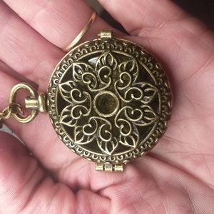 COPY - Old Fashioned Locket on 26 inch chain